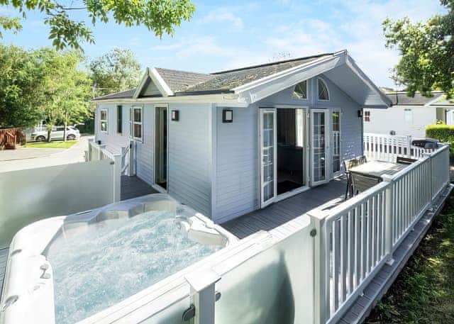 Signature 2 Plus Lodge - Shorefield Country Park, Milford-on-Sea, Nr Lymington