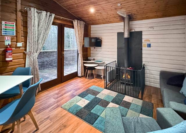 Sherwood Valentino Hot Tub - Sherwood Castle Holiday Forest, Sherwood Forest, Rufford