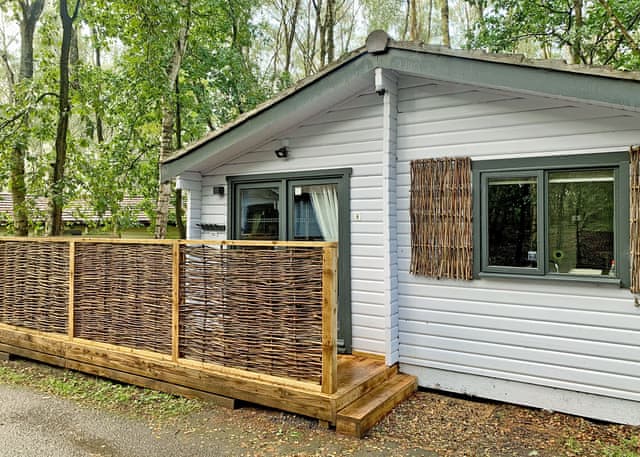 Sherwood Sylvan Hot Tub - Sherwood Castle Holiday Forest, Sherwood Forest, Rufford