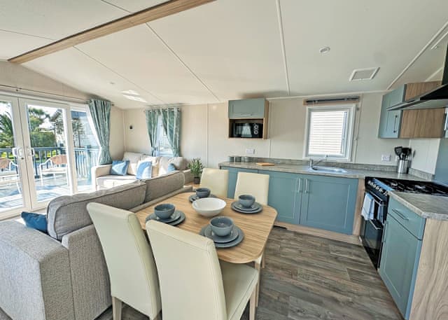 Porthleven 2 Bedroom with Decking and Hot Tub - Silver Sands Holiday Park - Cornwall, Helston