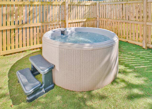 Silver Chalet 2 bedroom Hot Tub (Slps 4) - Solway Holiday Village, Silloth, North Lakes