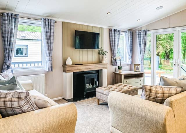 Signature Lodge with Hot Tub - Springwood Holiday Park, Kelso