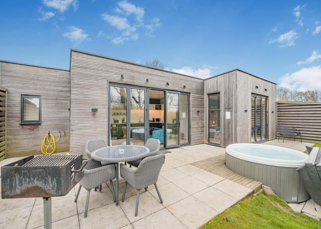 Woodland View Retreat (Pet) - Swanborough Lakes Luxury Lodges, Lewes