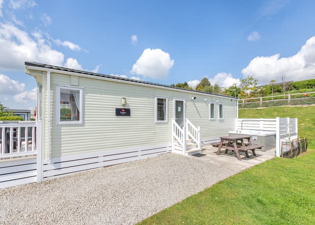 Valley View 2Bed Hot Tub Holiday Caravan Pentillie - Tamar View Holiday Park, St Ann&rsquo;s Chapel, Callington
