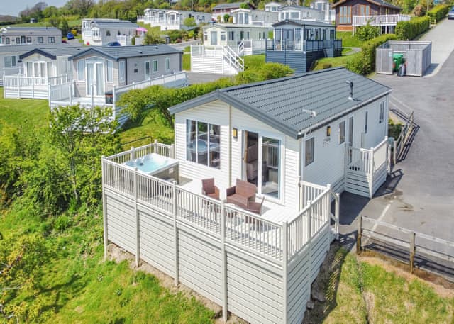 Valley View 2 Bed Hot Tub Holiday Lodge &ndash; Polperro - Tamar View Holiday Park, St Ann&rsquo;s Chapel, Callington