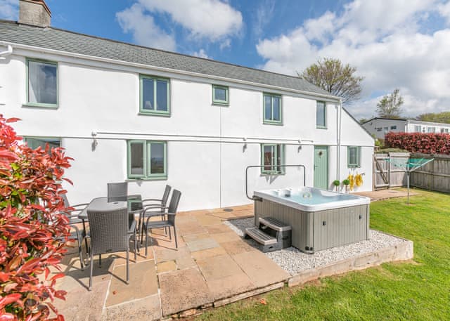 Tamar Valley 3 Bed Cottage Hot Tub Enclosed Garden - Tamar View Holiday Park, St Ann&rsquo;s Chapel, Callington