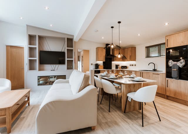 Redwood Lodge VIP Hot Tub - The Astbury Golf and Lodge Resort, Bridgnorth