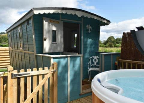 Llety Bugail - Riverview Lodges and Glamping, Welshpool