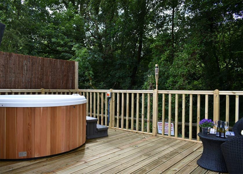 Shepherd's Hut Spa - Glampio Gelli Glamping - Lodges - Book Online -  Hoseasons