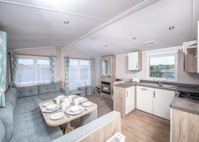 TR 3 Bed Gold Caravan Pet - Trelawne Manor, Looe