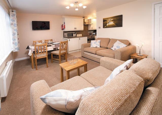 TR 2 Bed Gold Apartment sleeps 6 - Trelawne Manor, Looe