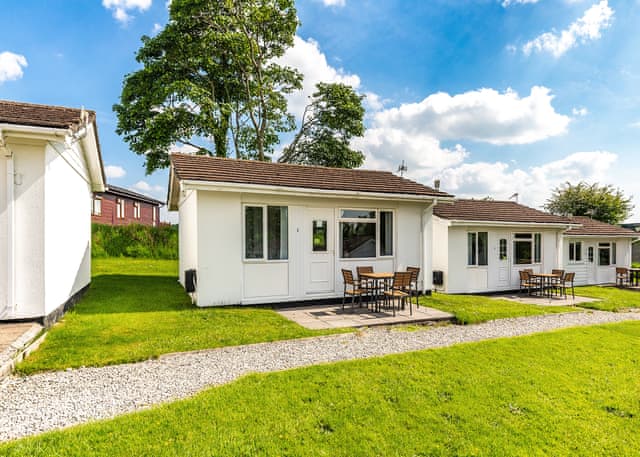 Garden Cottage 2 - Meadow Lakes Holiday Park, Nr St Austell