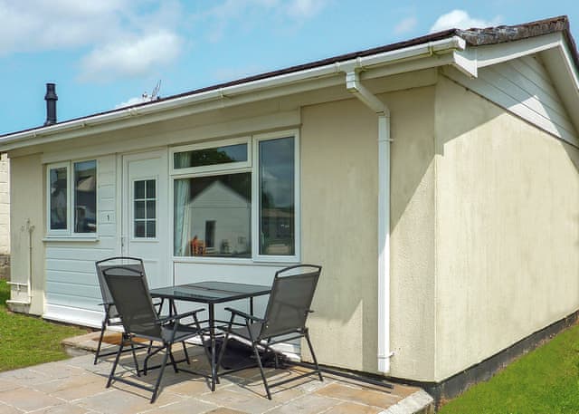 Garden Cottage 1 Pet - Meadow Lakes Holiday Park, Nr St Austell