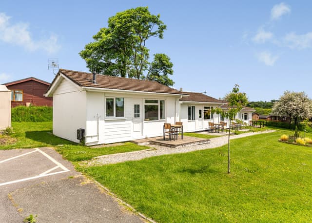 Garden Cottage 1 - Meadow Lakes Holiday Park, Nr St Austell