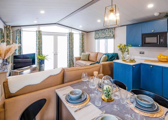 Hideaway Premier Luxury Hot Tub Fountain View - Trelay Hideaway Holiday Park, Pelynt, near Looe and Polperro