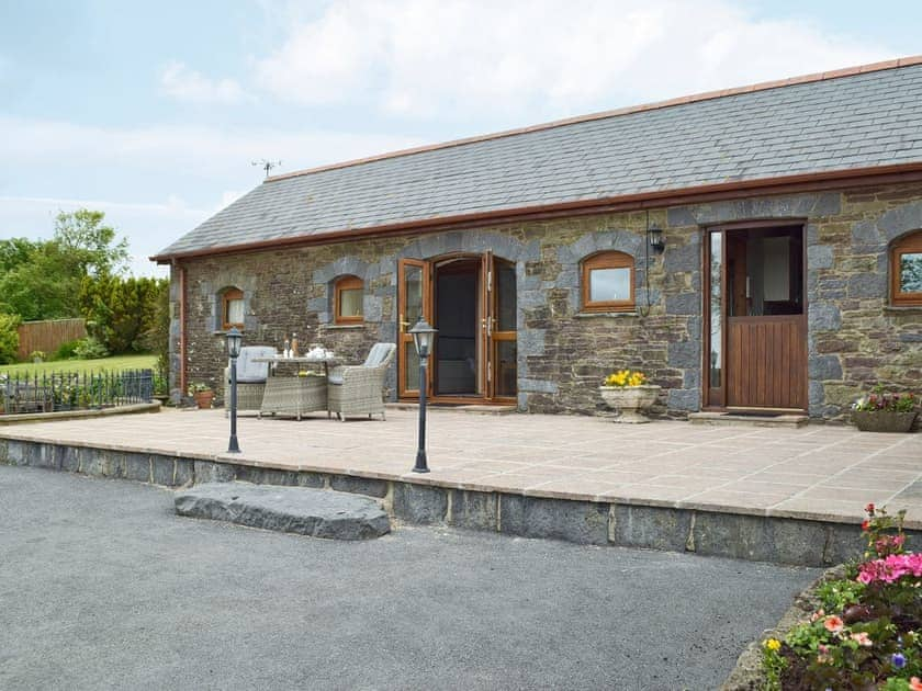 Wonderful traditional Welsh barn | Hayloft Cottage - Croft Farm Cottages, Ludchurch, near Narberth