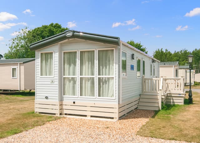 Supreme 2 (Pet) - Oakdene Forest, St Leonards, Ringwood