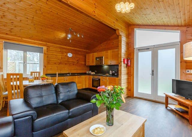Yew Tree Spa (Pet) - Woodland Lakes, Carlton Miniott, Thirsk
