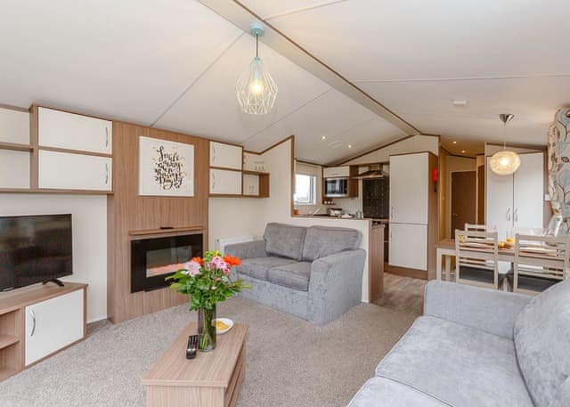 Alder Spa - Woodland Lakes, Carlton Miniott, Thirsk