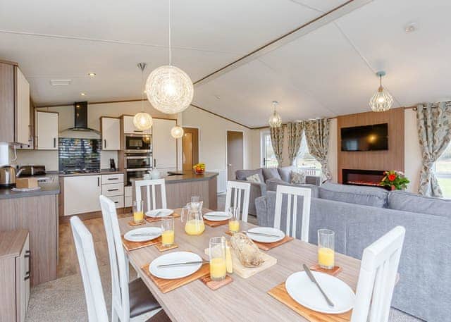 Oak Spa (Pet) - Woodland Lakes, Carlton Miniott, Thirsk