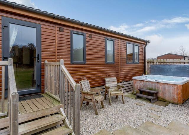 Oak Waterside Spa (Pet) - Woodland Lakes, Carlton Miniott, Thirsk