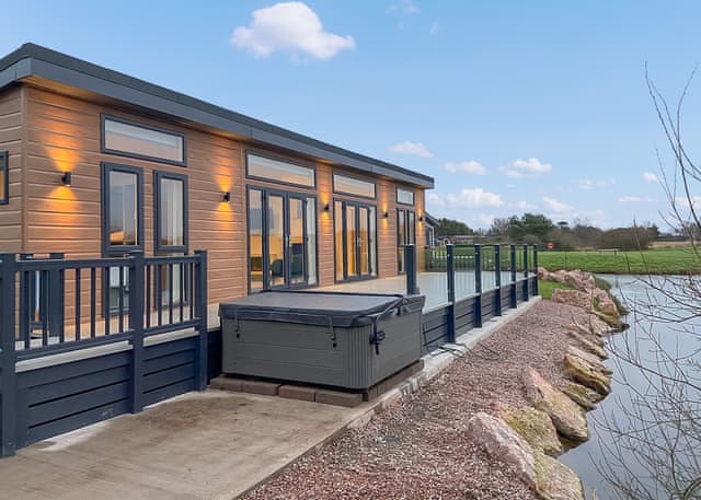 The Westlands Lodge - Westlands Country Park, Annan