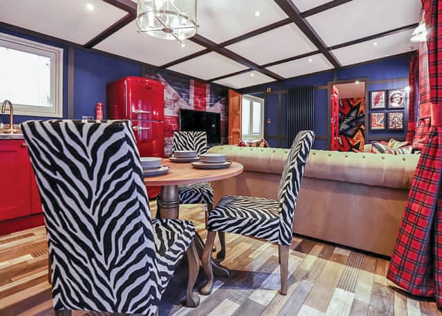 Exclusive Rockstar with Hot Tub (Pet) - Whitecliff Bay Holiday Park, Bembridge