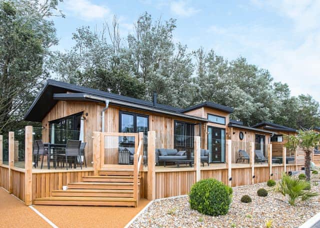 Cove Lodge 3 3 Bedroom Lodge with Hot Tub  - Bowleaze Cove Holiday Park & Spa, Weymouth