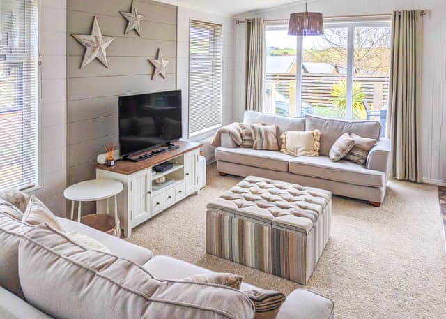 Cove Lodge 09 3 Bed Lodge with Hot Tub - Bowleaze Cove Holiday Park & Spa, Weymouth