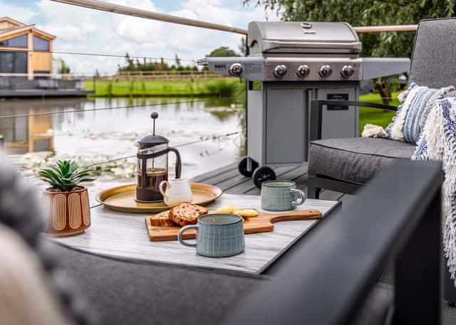 Dragonfly Lakeside Lodge - Woad Mill Lakeside Lodges, Boston