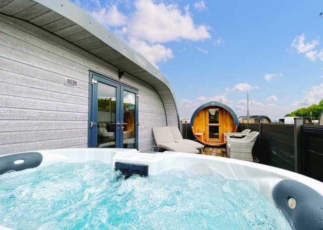 Maple Deluxe Couples Pod - Woodthorpe Leisure Park, Woodthorpe