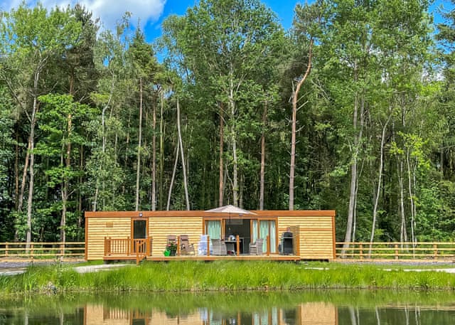 Cedar Boutique Lodge - Woodland Lakes Boutique Lodges, Aughton