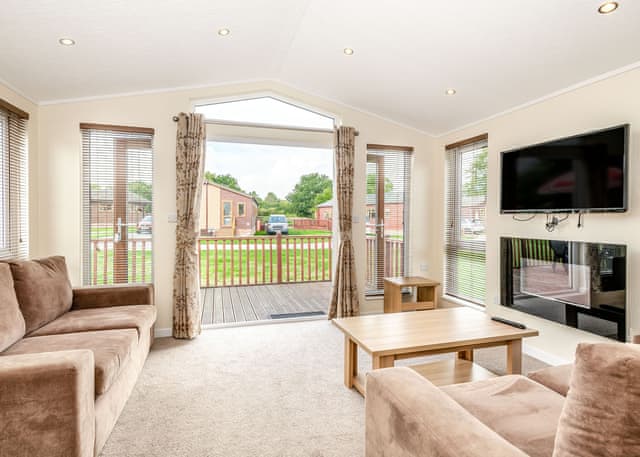 Lake Side Field LS11 - Yaxham Waters, Yaxham, Dereham