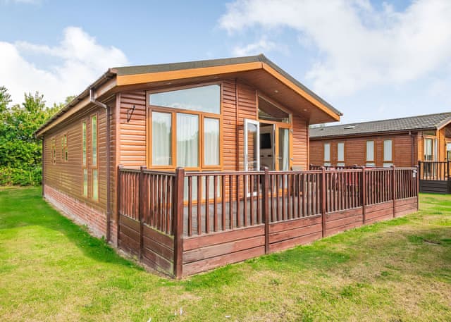 Lake Side Field LS12 - Yaxham Waters, Yaxham, Dereham