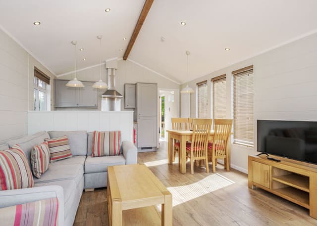 Meadow Field MF4 - Yaxham Waters, Yaxham, Dereham