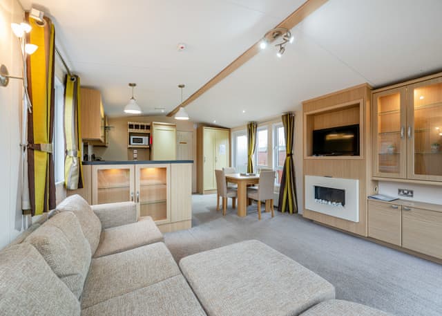 Country Side CS16 - Yaxham Waters, Yaxham, Dereham