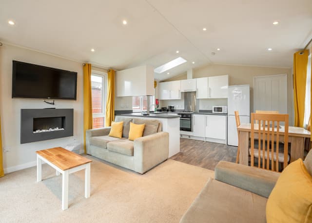 Country Side CS18 - Yaxham Waters, Yaxham, Dereham