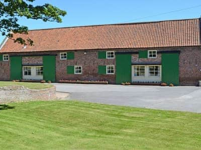 Marton Manor Cottages Percheron Cottage Cottages In Bridlington