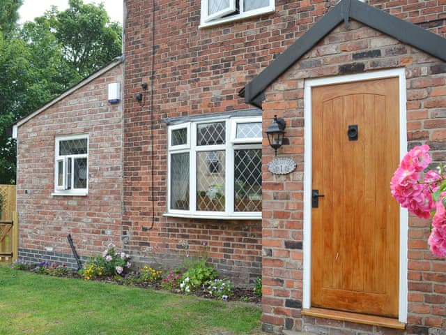 Crime Cottage Ref Ukc3395 In Daisy Nook Near Manchester