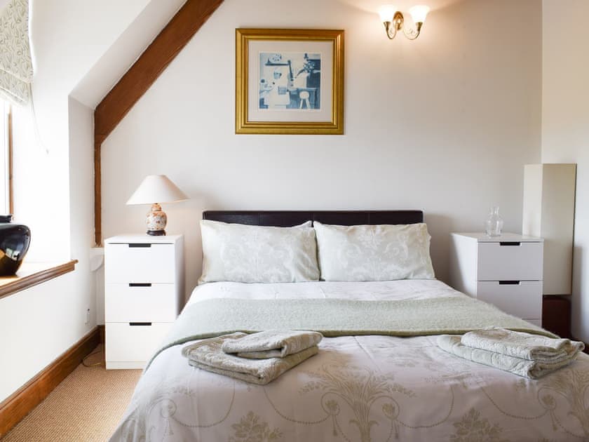 Light and airy double bedroom | South House, Lathones, near St Andrews