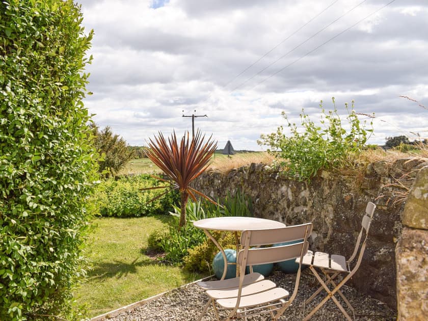 Well-maintained garden | South House, Lathones, near St Andrews
