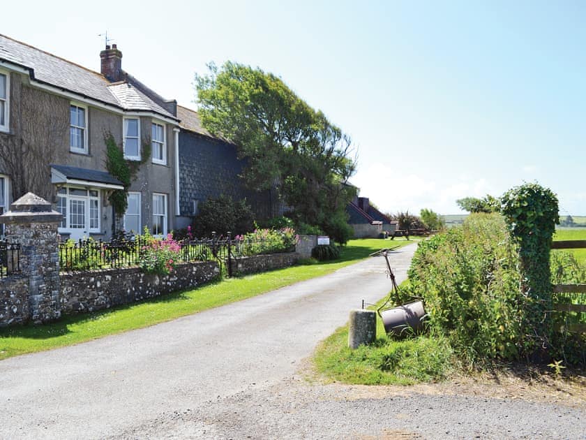 Driveway to properties  | Barn Cottage, Goose Cottage - Quinceborough Farm, Widemouth Bay, near Bude