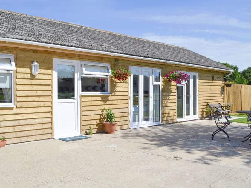 Inviting holiday cottage with large patio area | The Duck House - Dynes Farm, Bilsington, near Ashford