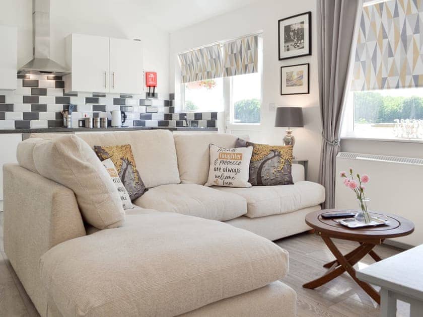 Stylish open-plan design | The Duck House - Dynes Farm, Bilsington, near Ashford
