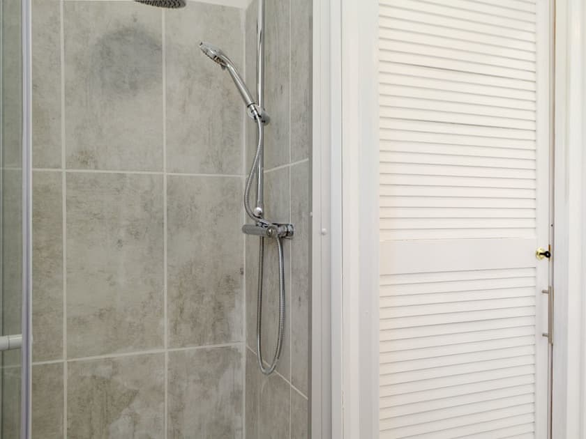En-suite shower room | The Duck House - Dynes Farm, Bilsington, near Ashford