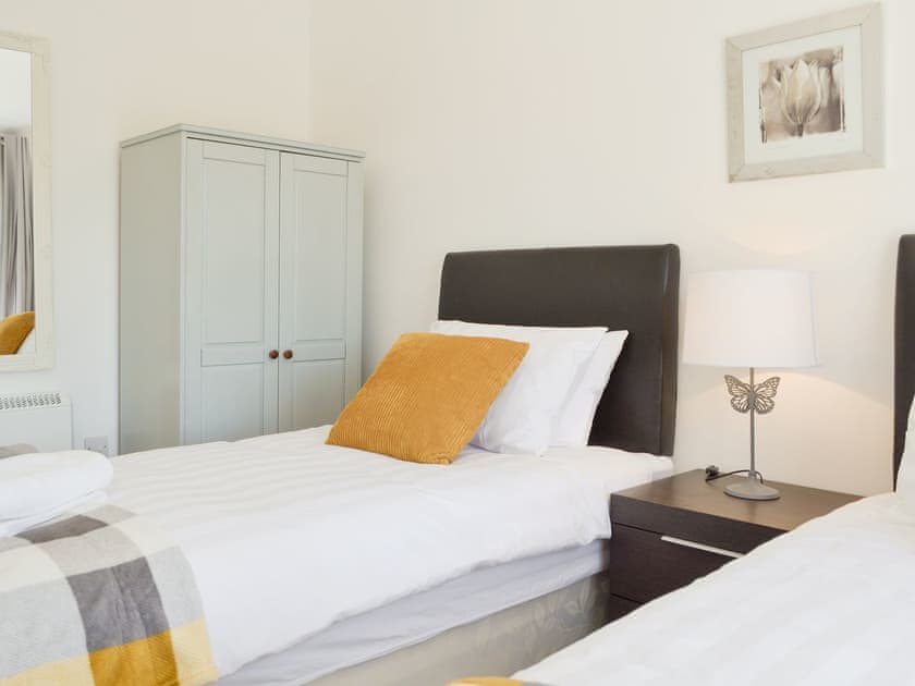 Comfortable twin bedroom | The Duck House - Dynes Farm, Bilsington, near Ashford