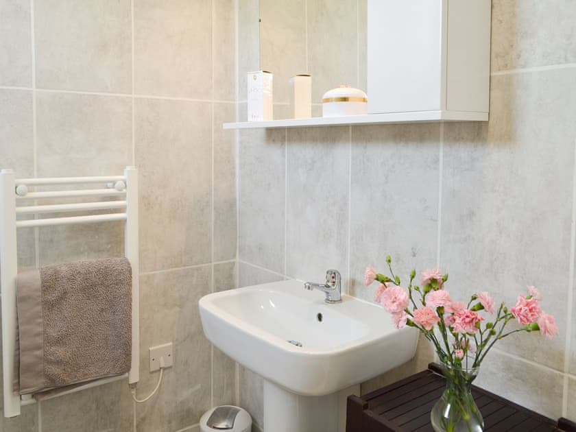 Family shower room with heated towel rail | The Duck House - Dynes Farm, Bilsington, near Ashford