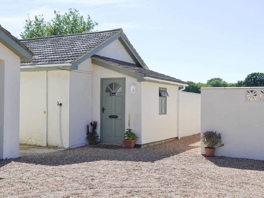 Parking area and main entrance to the cottage | The Duck House - Dynes Farm, Bilsington, near Ashford