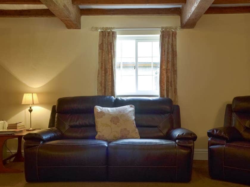 Spacious living room with exposed wood beams | Burdett’s Cottage - Foremark Cottages, Milton, near Repton