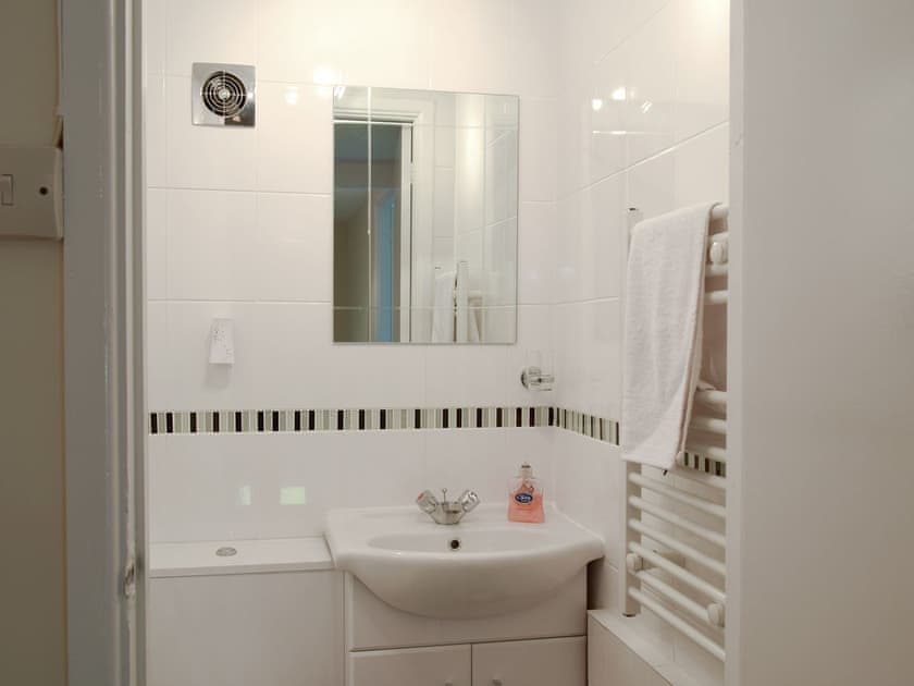 Ground floor toilet | Rose Farm Cottage, Frostenden, near Beccles